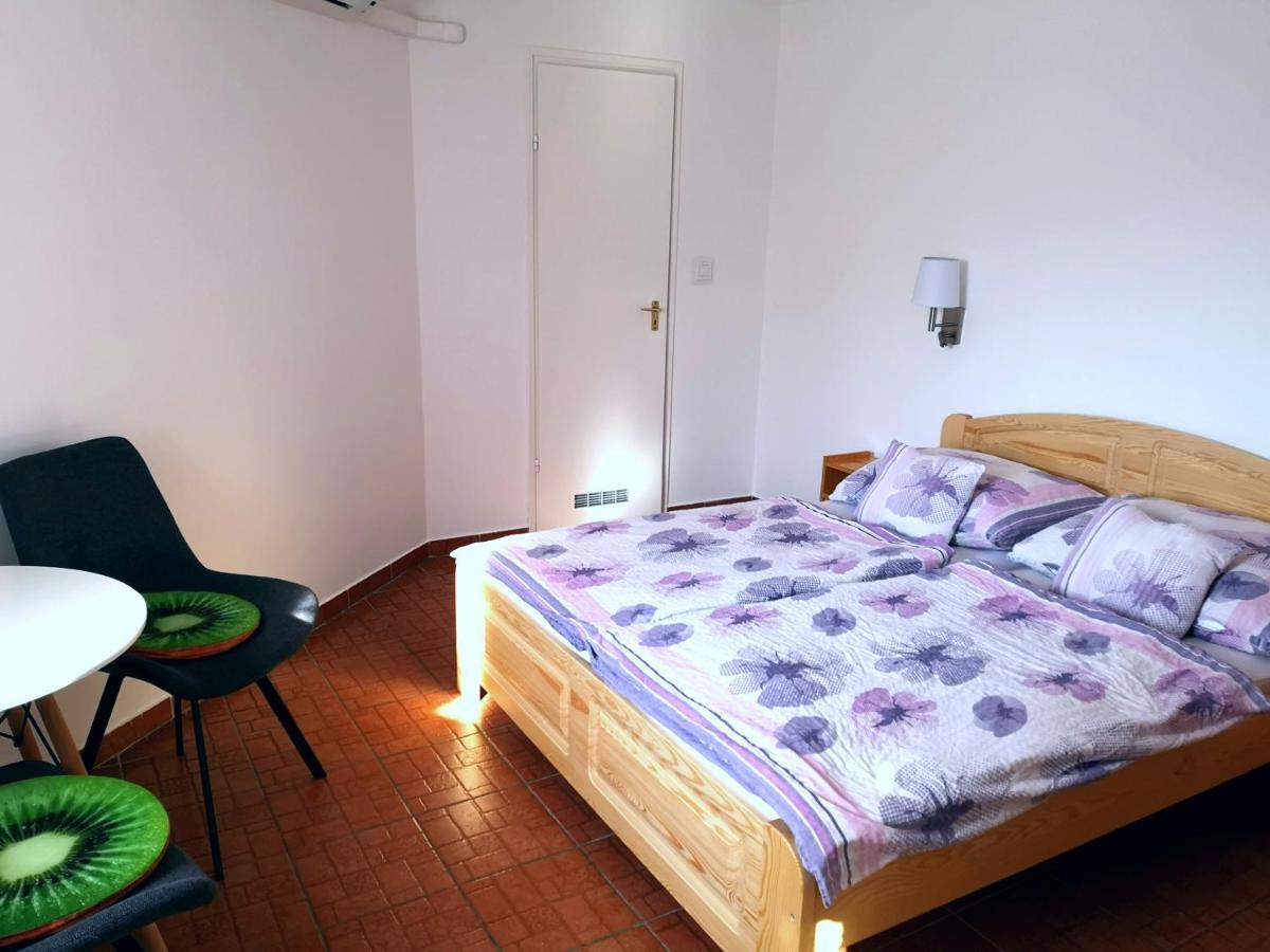 Apartman Kaszas Garden Mosonmagyarovar Exterior photo