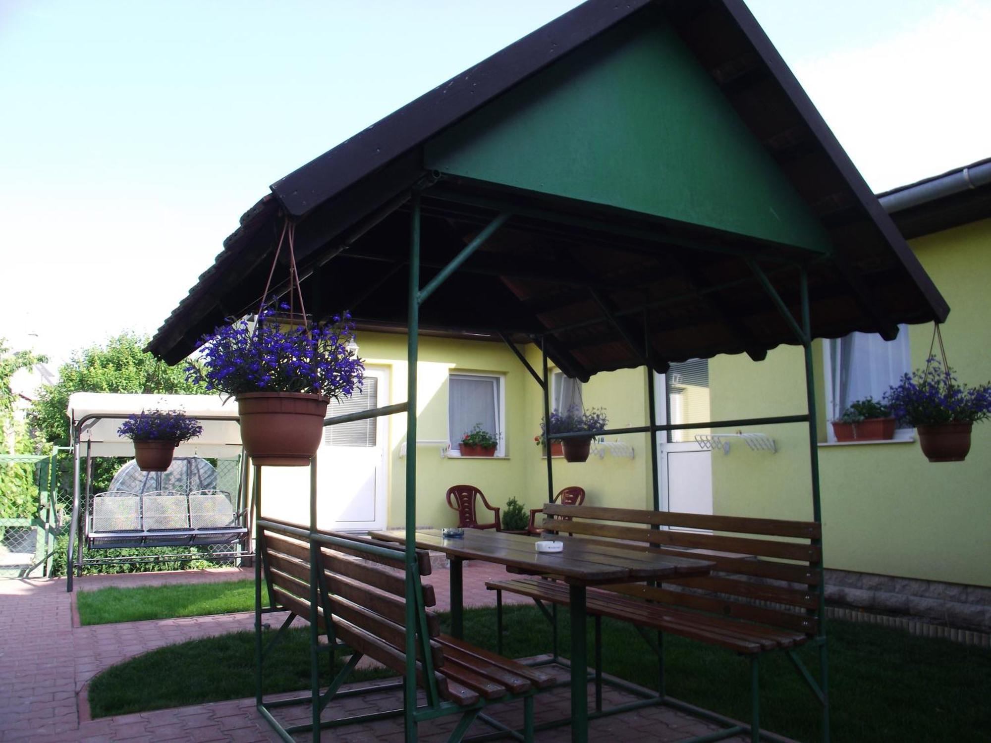 Apartman Kaszas Garden Mosonmagyarovar Exterior photo