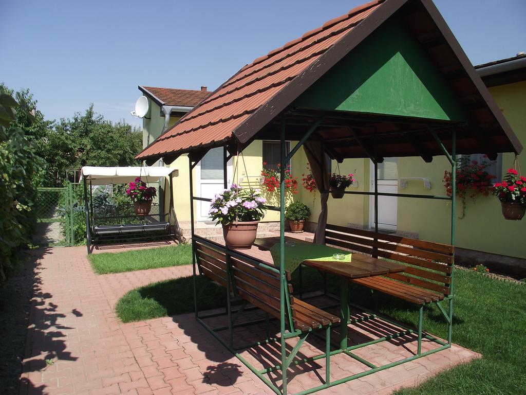 Apartman Kaszas Garden Mosonmagyarovar Exterior photo