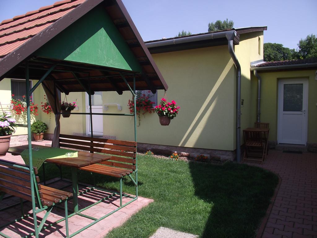 Apartman Kaszas Garden Mosonmagyarovar Exterior photo