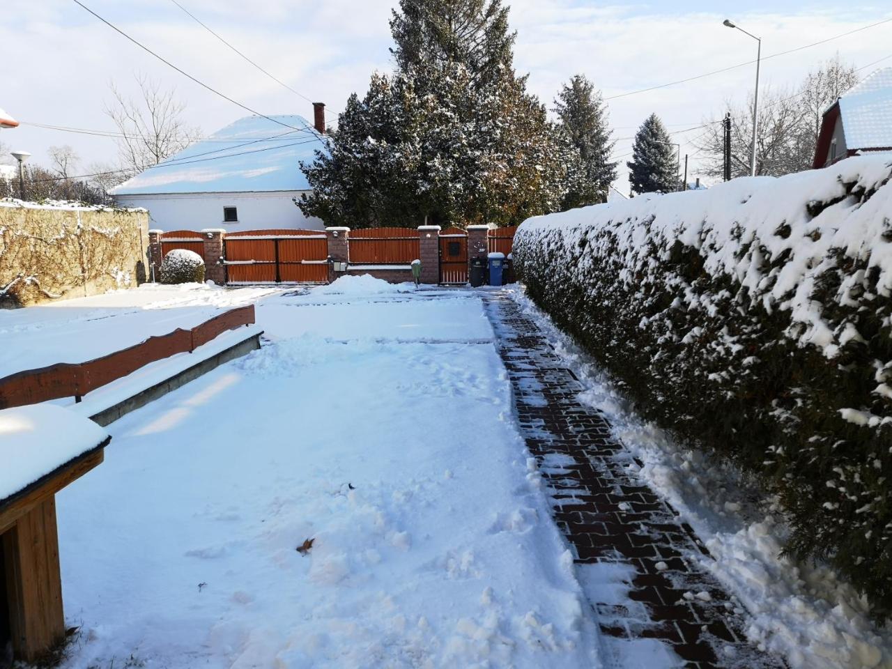 Apartman Kaszas Garden Mosonmagyarovar Exterior photo