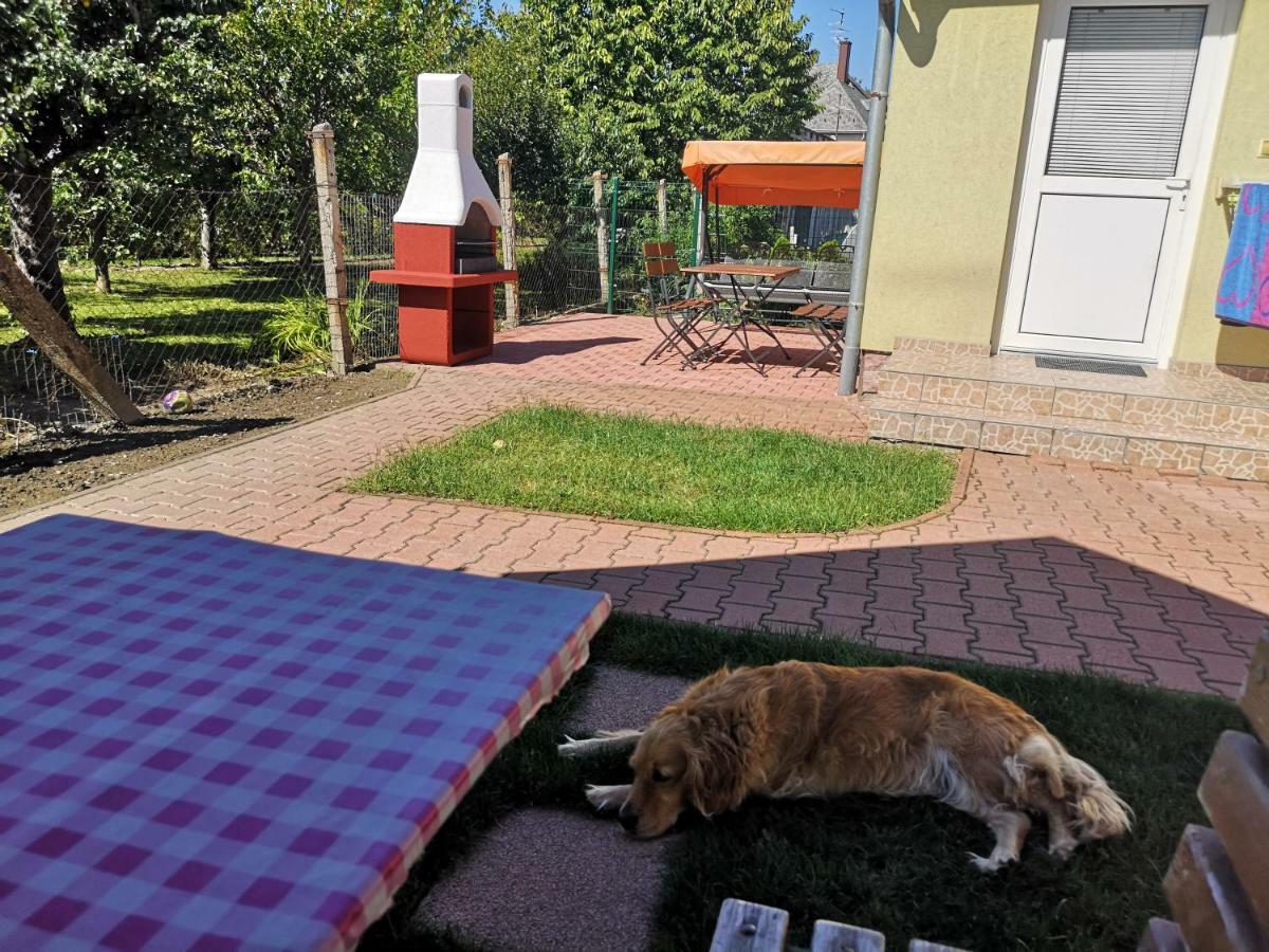 Apartman Kaszas Garden Mosonmagyarovar Exterior photo